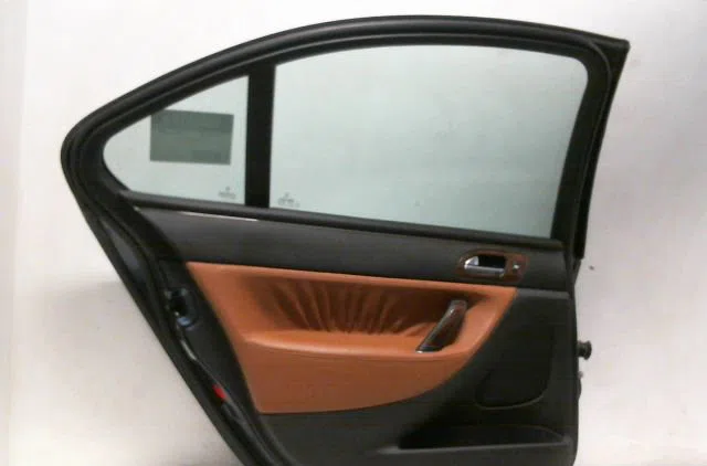 Porte arrière gauche PEUGEOT 607 2004 occasion
