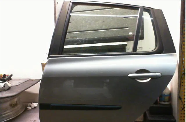 Porte arrière gauche RENAULT CLIO III  1.5 DCI 85ch occasion
