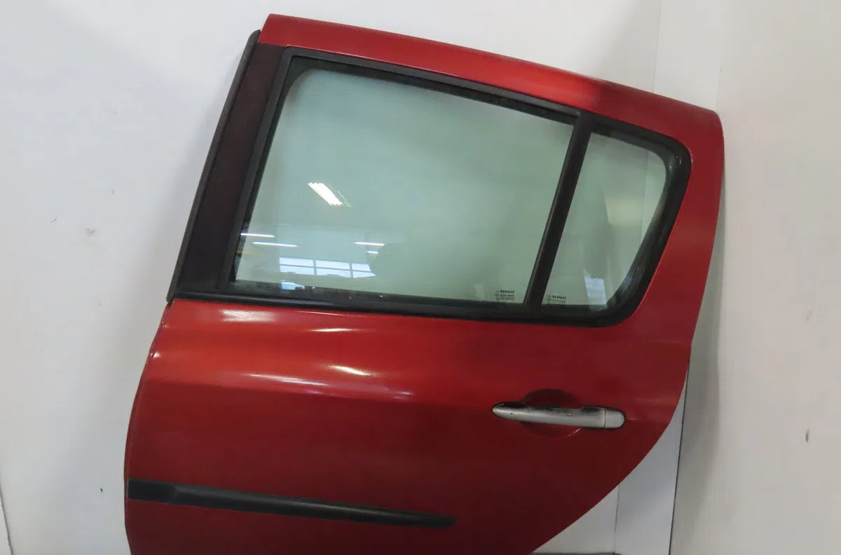 Porte arrière gauche RENAULT CLIO III 2006 occasion