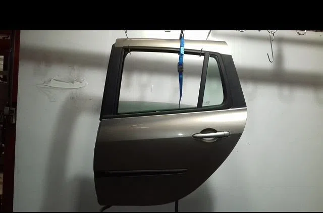 Porte arrière gauche Renault CLIO III Grandtour (KR0-1_) 1.2 16v (kr02, kr0j) (2008-2014) occasion
