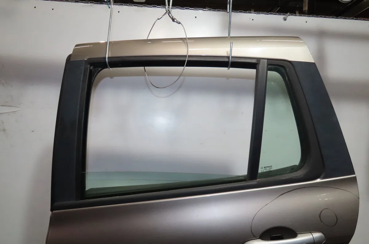 Porte arrière gauche Renault CLIO III Grandtour (KR0-1_) 1.2 16v (kr0p) (2007-2012) occasion