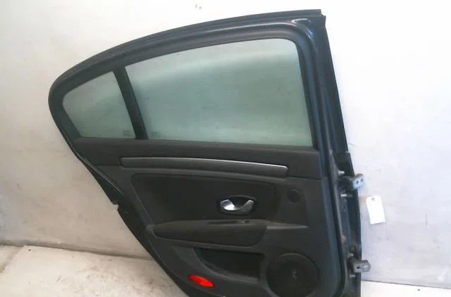 Porte arrière gauche Renault LAGUNA III (BT0-1) 1.5 dci (bt00, bt0a, bt0t, bt1j) (2007-2015) 5 portes occasion