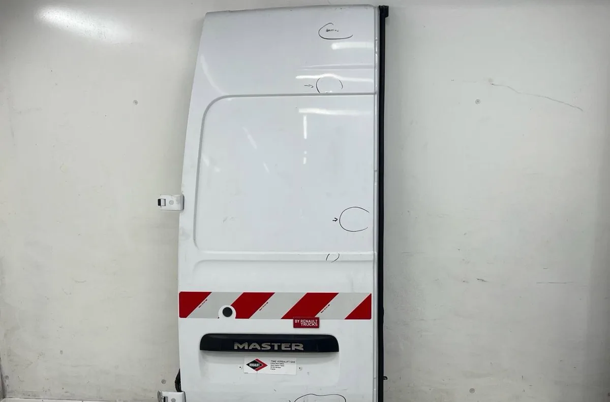 Porte arrière gauche RENAULT MASTER 3 PHASE 3 occasion