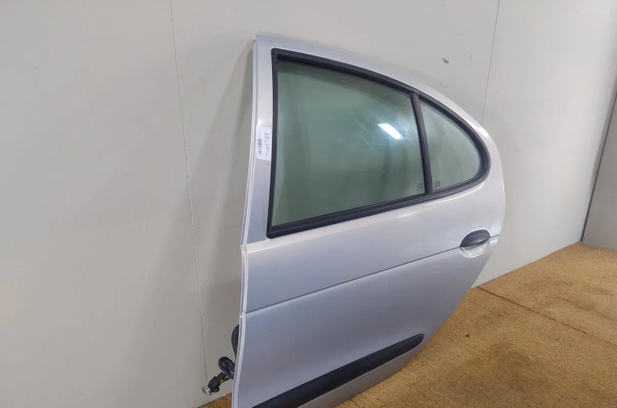 Porte arrière gauche Renault MEGANE I (BA0-1_) 1.4 e (ba0e, ba0v) (1996-2003) occasion