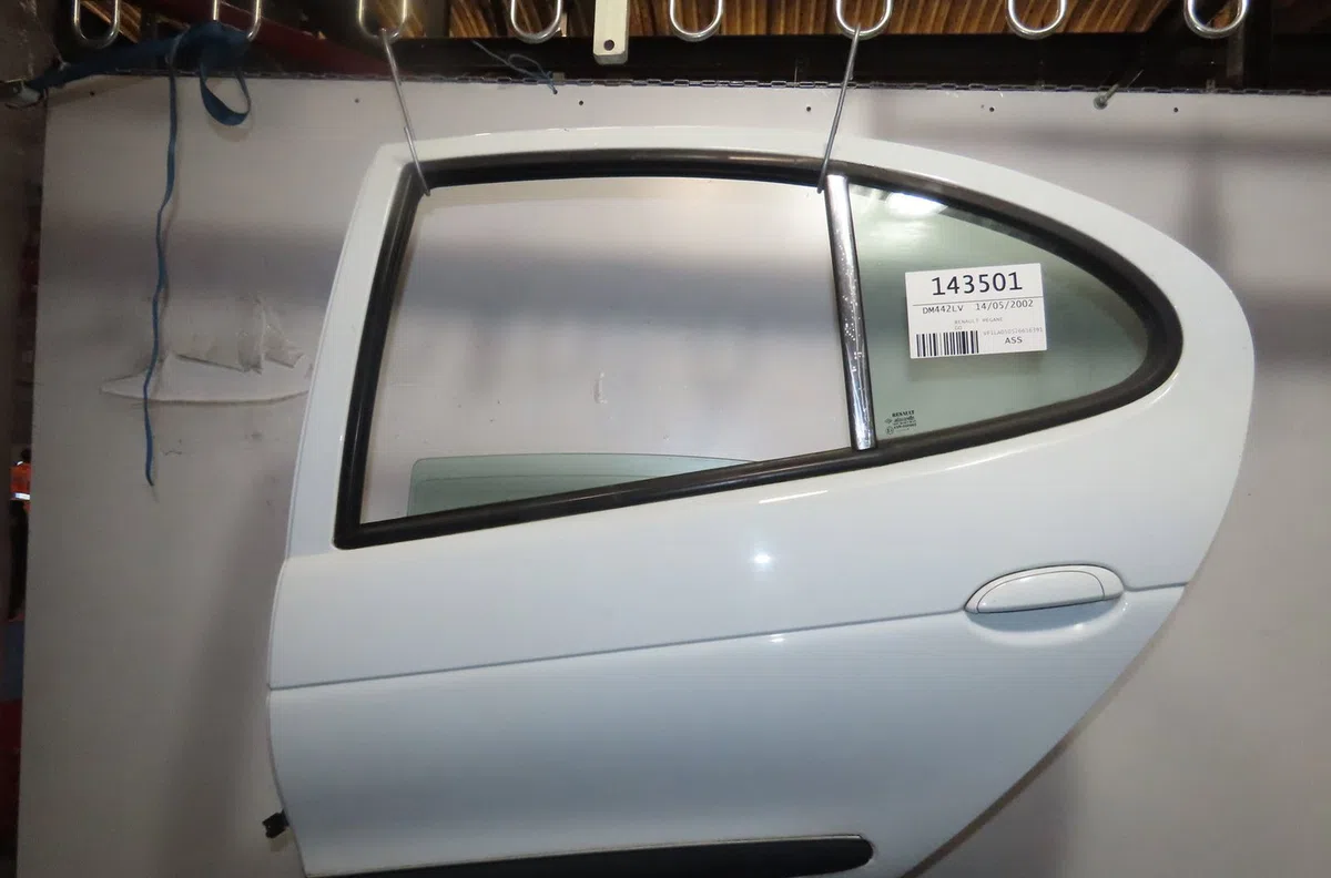 Porte arrière gauche Renault MEGANE I Classic (LA0-1_) 1.9 dci (la05, la1f) (2001-2003) occasion