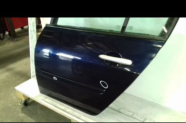 Porte arrière gauche Renault MEGANE II A trois volumes (LM0-1_) 1.6 16v (lm1r, lm0c) (2006) occasion