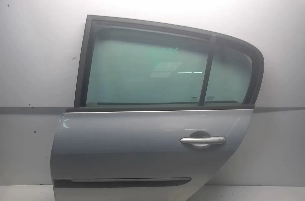 Porte arrière gauche Renault MEGANE II A trois volumes (LM0-1_) 1.9 dci (lm0g, lm1g, lm2c) (2003) occasion