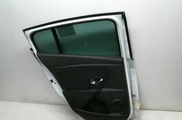 Porte arrière gauche Renault MEGANE III 3-5 portes (BZ0-1_, B3_) 1.2 tce (bz2b, bz11) (2012-2015) 5 portes occasion