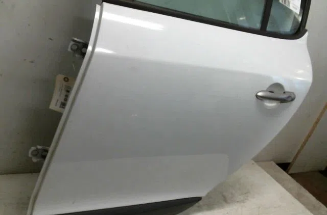 Porte arrière gauche Renault MEGANE III 3-5 portes (BZ0-1_, B3_) 1.5 dci (bz09, bz0d, bz1w, bz29, bz14) (2009) 5 portes 