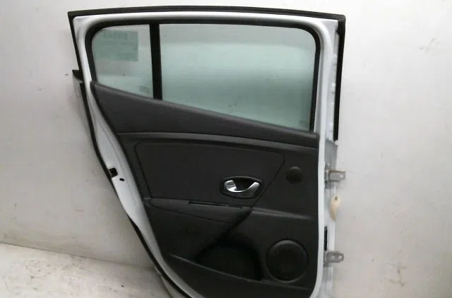 Porte arrière gauche Renault MEGANE III 3-5 portes (BZ0-1_, B3_) 1.5 dci (bz09, bz0d, bz1w, bz29, bz14) (2009) 5 portes 