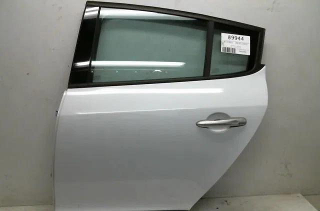 Porte arrière gauche Renault MEGANE III 3-5 portes (BZ0-1_, B3_) 1.5 dci (bz09, bz0d, bz1w, bz29, bz14) (2009) 5 portes 