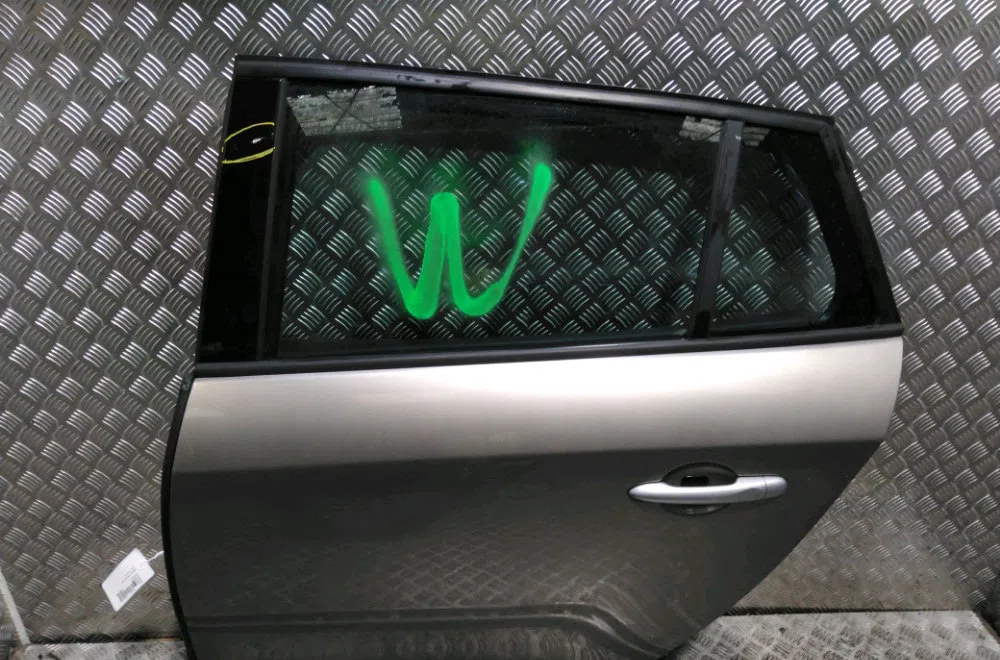 Porte arrière gauche Renault MEGANE III Grandtour (KZ0-1) 1.9 dci (kz0j, kz0n, kz1s) (2009) occasion