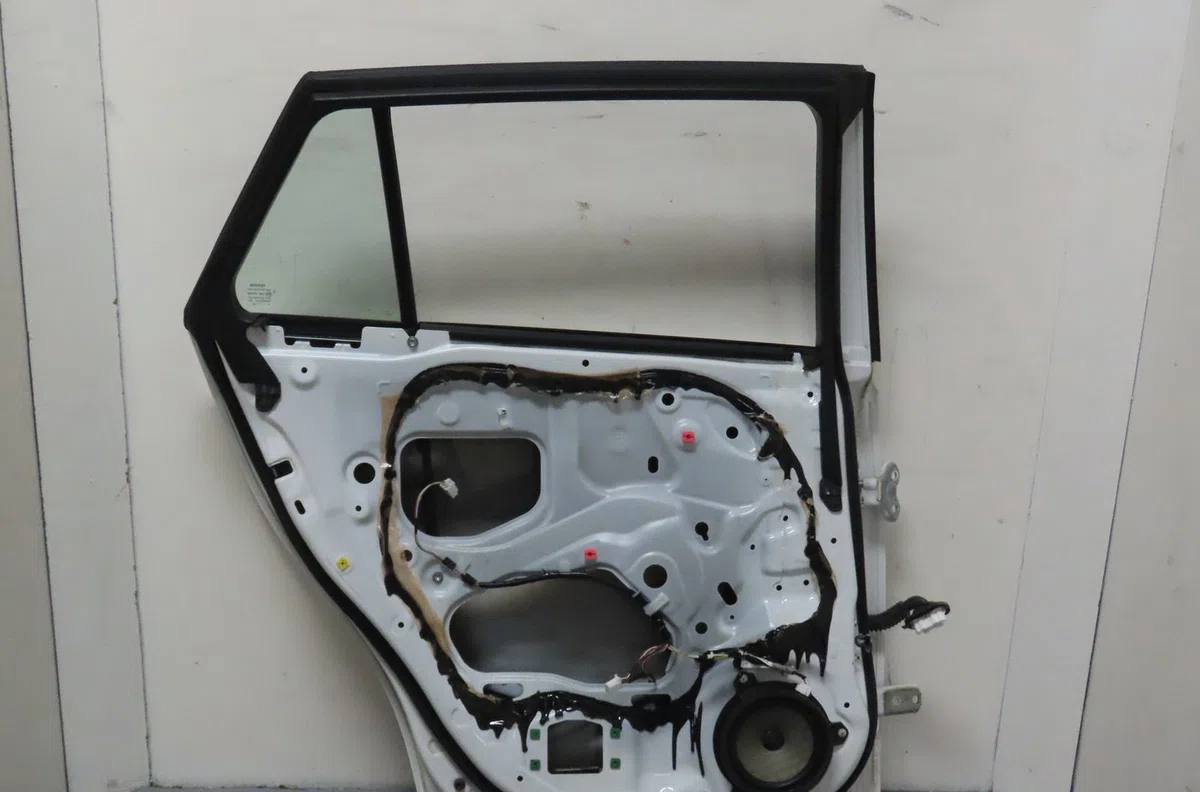 Porte arrière gauche Toyota AVENSIS Break (_T27_) 1.6 d4-d (wwt270_) (2015-2018) occasion