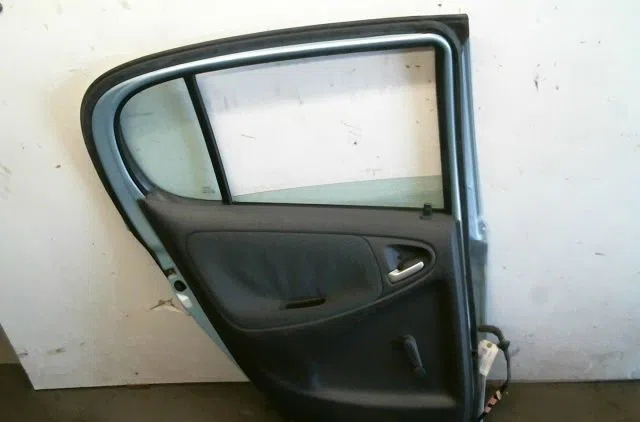 Porte arrière gauche Toyota YARIS (_P1_) 1.3 (scp12_, scp13_) (2002-2005) occasion