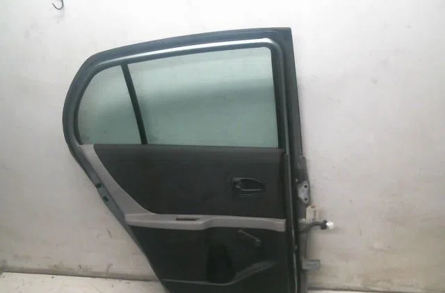 Porte arrière gauche Toyota YARIS (_P9_) 1.0 vvt-i (ksp90_) (2005-2011) 5 portes occasion