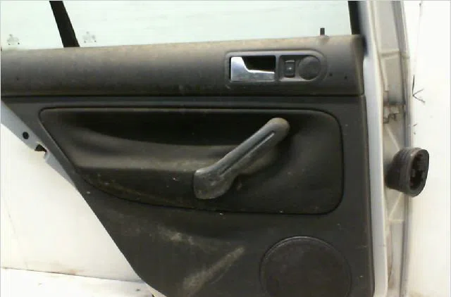 Porte arrière gauche VOLKSWAGEN BORA  1.9 TDI 130ch occasion
