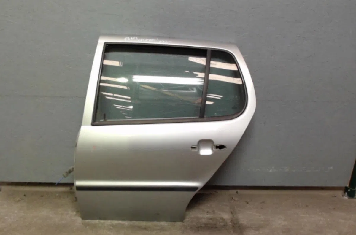 Porte arrière gauche Volkswagen POLO (6N2) 1.9 sdi (1999-2001) 5 portes occasion