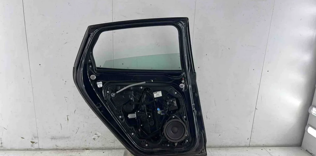 Porte arrière gauche VOLVO V 40 2 PHASE 1 BREAK occasion