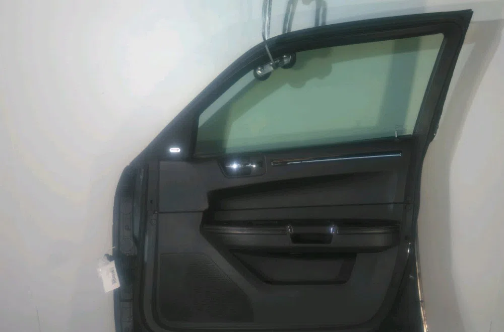 Porte avant droite Chrysler 300C Touring (LX, LE) 3.0 crd (2005-2010) occasion