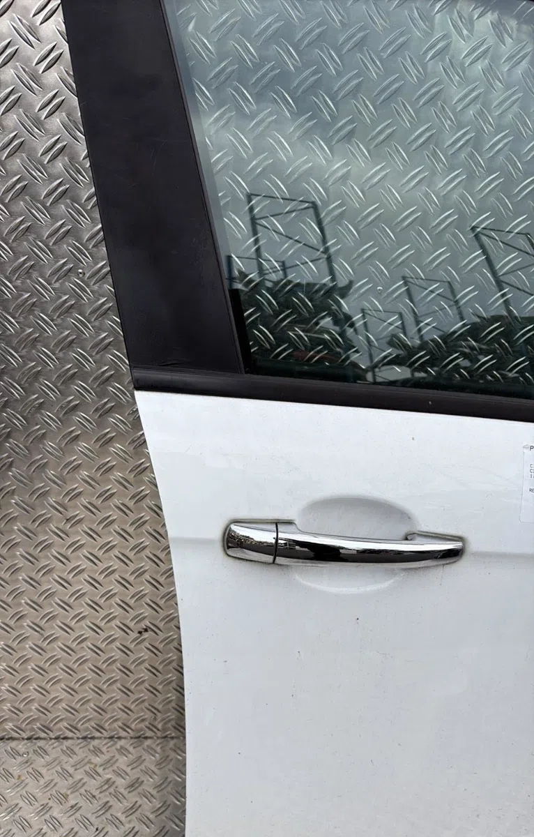 Porte avant droite Citroen C3 II (SC_) 1.4 hdi 70 (sc8hzc, sc8hr0, sc8hp4) (2009) 5 portes occasion