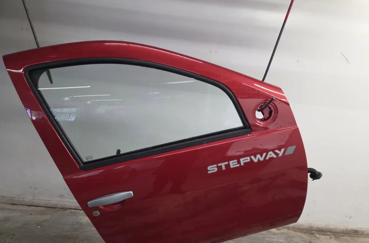 Porte avant droite DACIA SANDERO 1 occasion