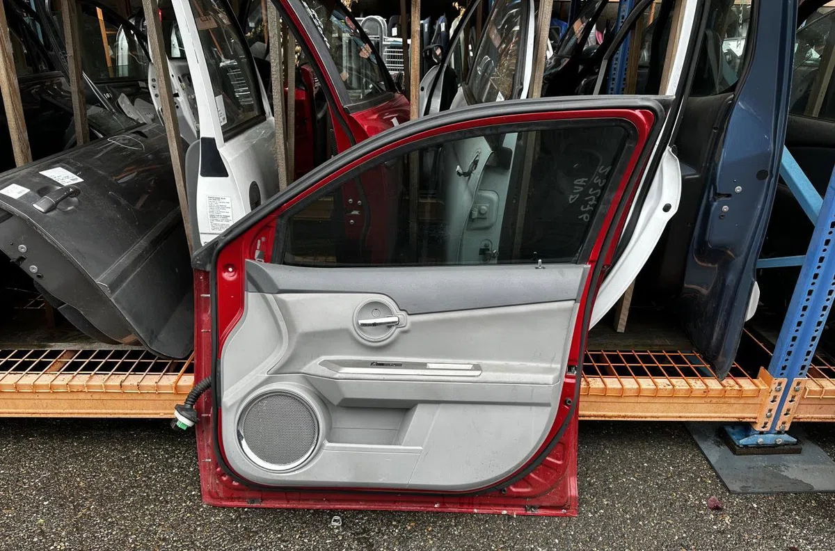 Porte avant droite Dodge AVENGER 2.0 crd (2007-2011) occasion