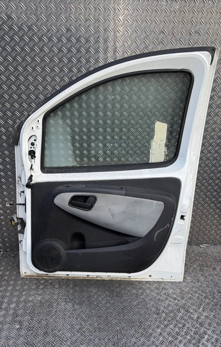 Porte avant droite Fiat QUBO (225_) 1.4 (225axa1a) (2008) occasion