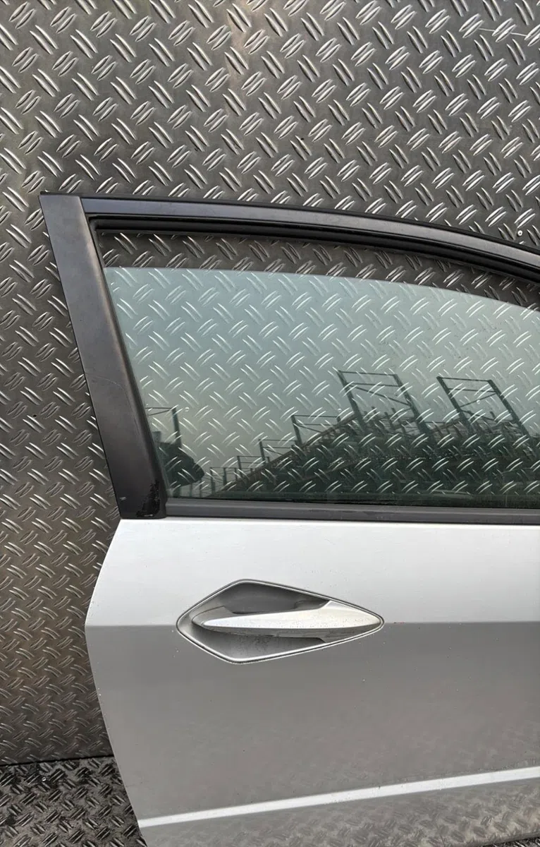 Porte avant droite Honda CIVIC VIII A trois volumes (FD, FA) 1.8 (fd1, fd7) (2005-2012) occasion