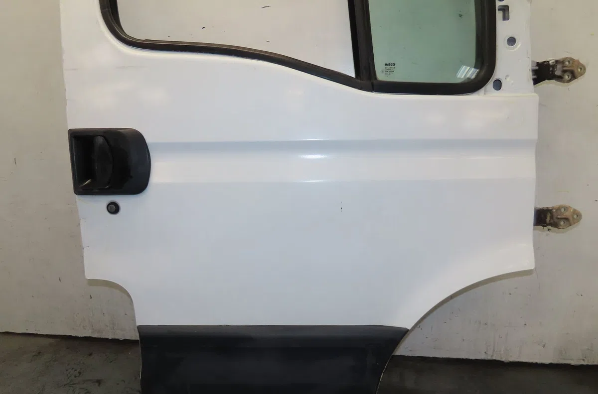 Porte avant droite Iveco DAILY III Camionnette 35 s 13 v,35 c 13 v (1999-2007) occasion