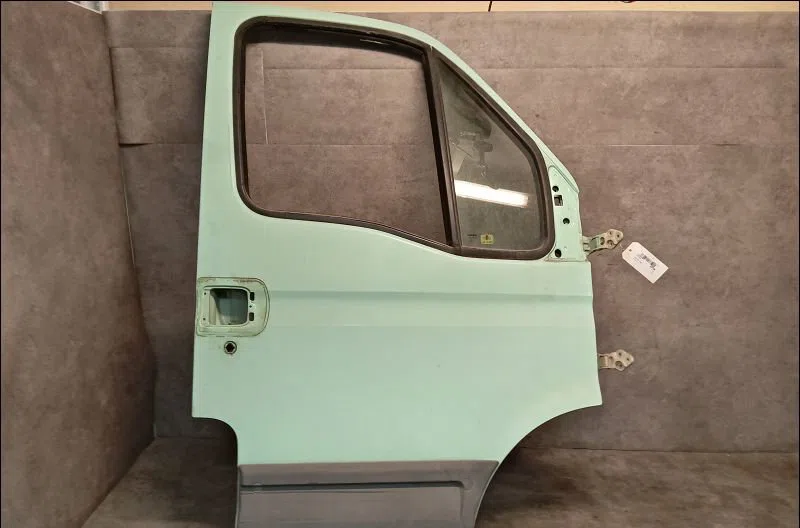 Porte avant droite Iveco DAILY III Camionnette 35 s 15 v, 35 c 15 v (a6hcv3b2, a6hbv4b2, a6hc41b2,... (2002-2007) occasi