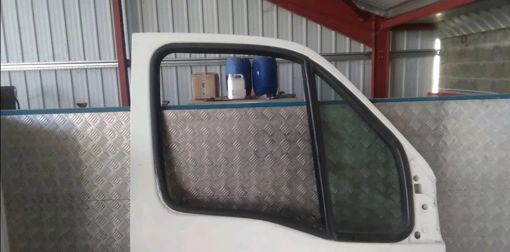 Porte avant droite Iveco DAILY V Camionnette 29s13, 29l13, 35c13, 35s13, 40c13, 40s13 (2011-2014) occasion