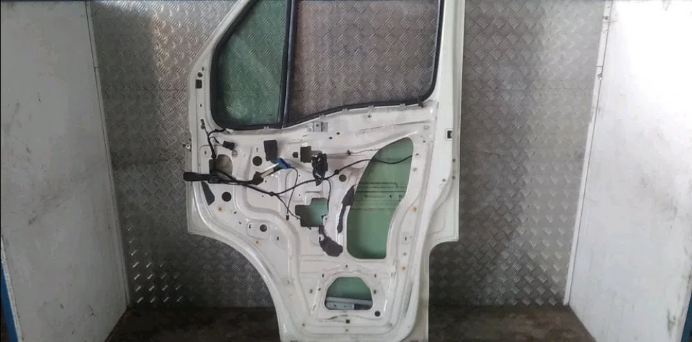 Porte avant droite Iveco DAILY V Camionnette 29s13, 29l13, 35c13, 35s13, 40c13, 40s13 (2011-2014) occasion
