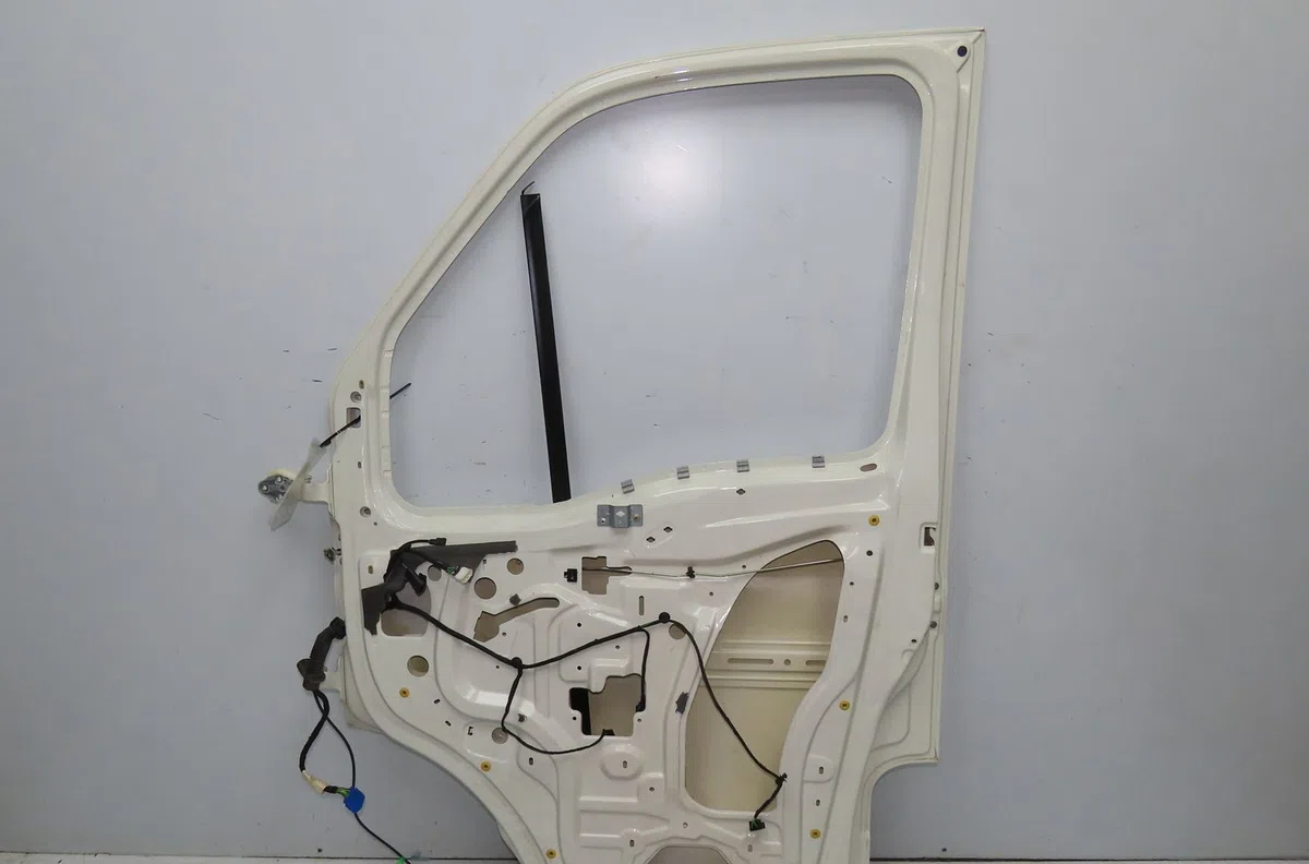 Porte avant droite Iveco DAILY V Camionnette 35c17, 35s17, 40c17, 45c17, 50c17, 60c17, 65c17, 70c17 (2011-2014) occasion
