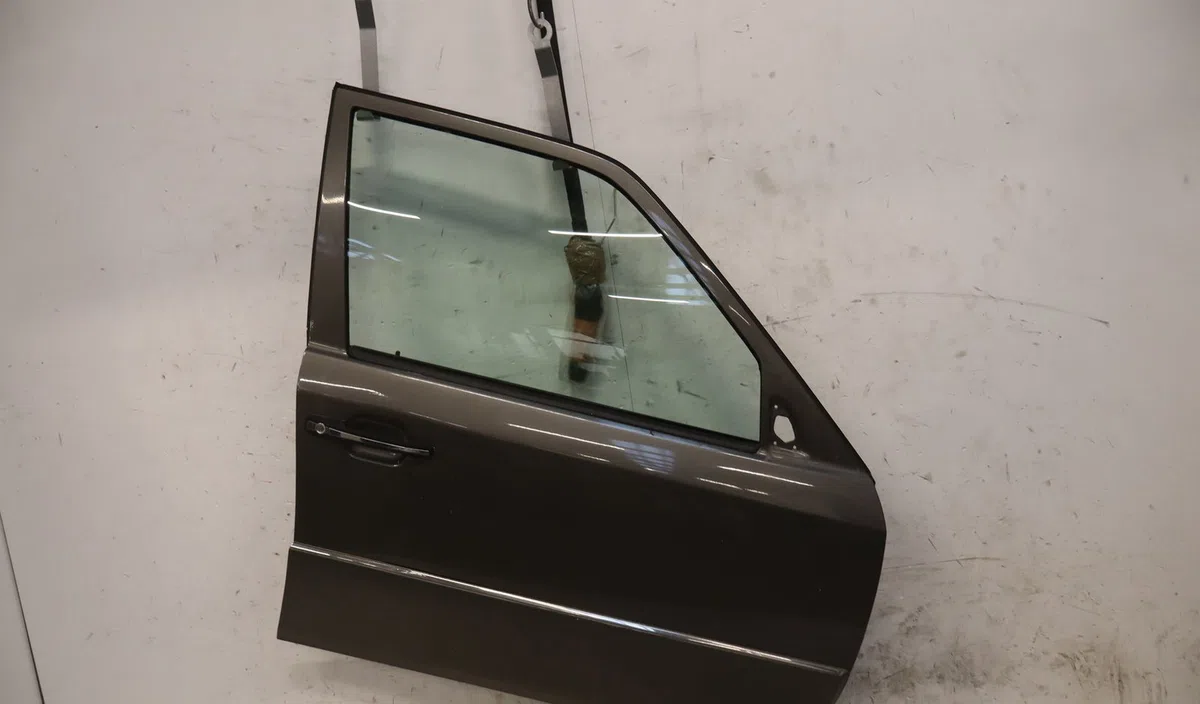 Porte avant droite Mercedes-benz 124 A trois volumes (W124) 230 e (124.023) (1984-1992) occasion