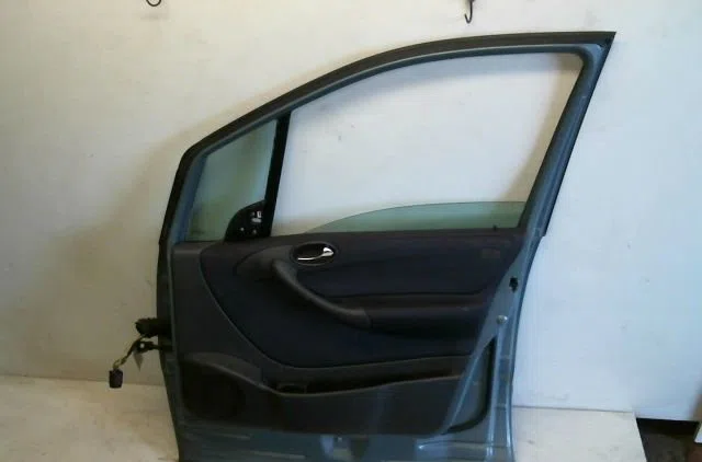 Porte avant droite Mercedes-benz CLASSE A (W168) A 170 cdi (168.009, 168.109) (2001-2004) occasion