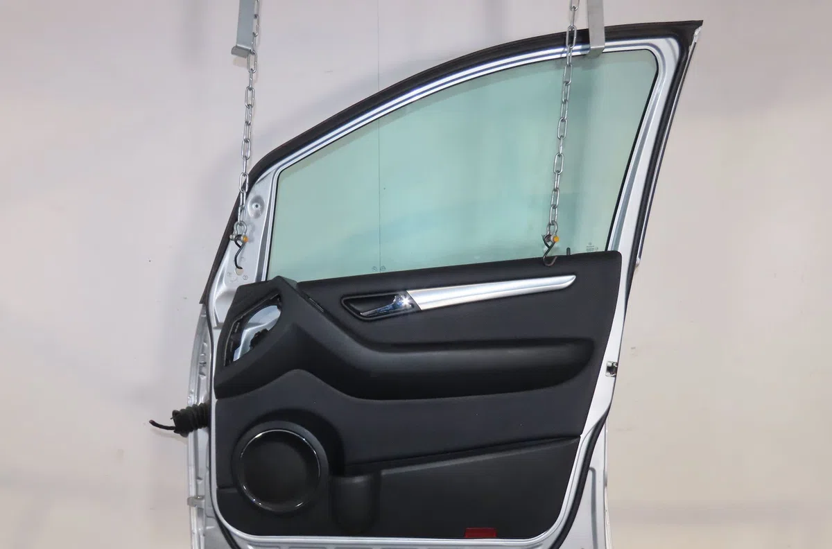 Porte avant droite Mercedes-benz CLASSE A (W169) A 160 (169.031, 169.331) (2009-2012) occasion
