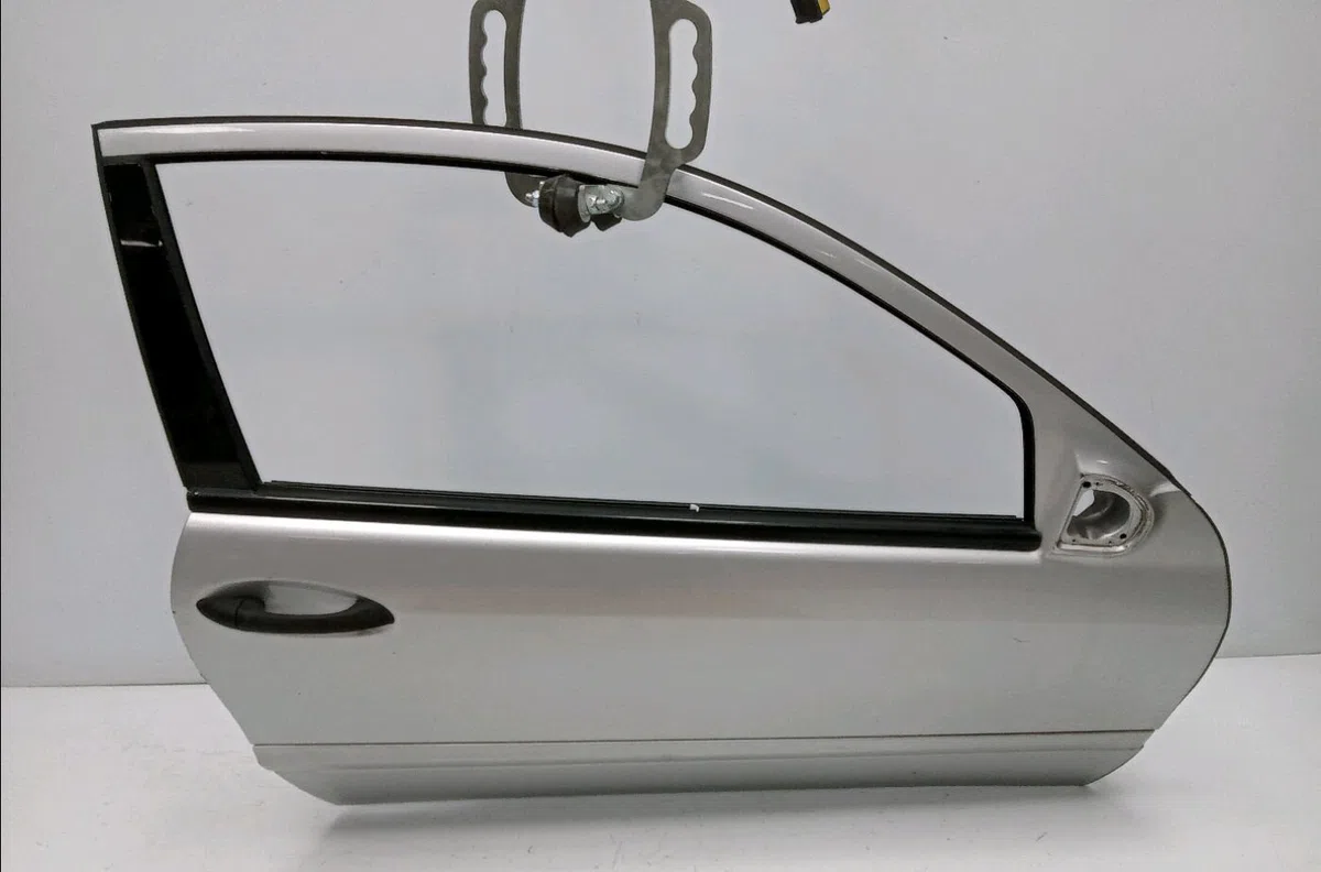 Porte avant droite Mercedes-benz CLASSE C Coupe Sport (CL203) C 220 cdi (203.706) (2001-2004) 3 portes occasion