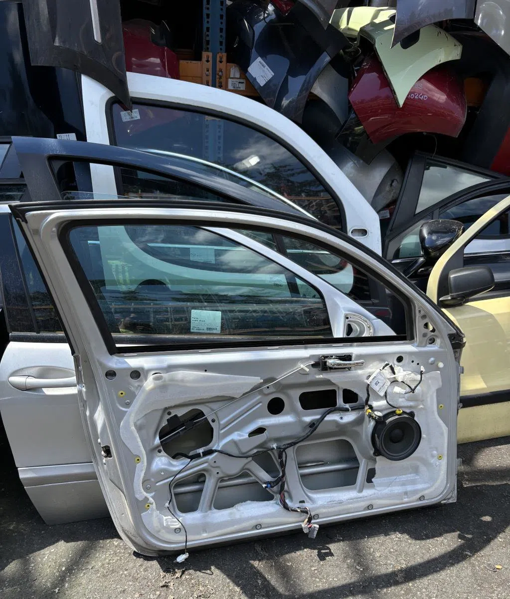 Porte avant droite Mercedes-benz CLASSE C Coupe Sport (CL203) C 220 cdi (203.706) (2001-2004) 3 portes occasion
