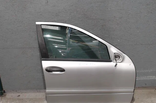 Porte avant droite Mercedes-benz CLASSE C (W203) C 200 cdi (203.004) (2000-2003) 4 portes occasion