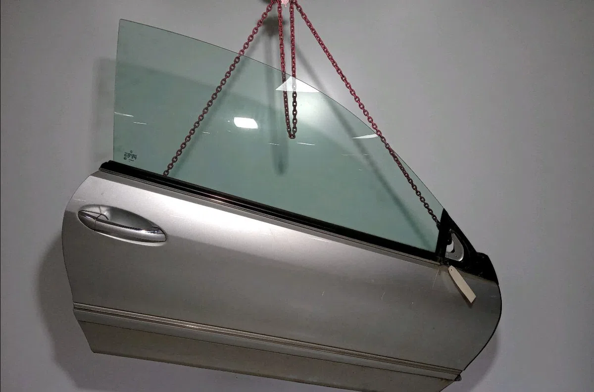 Porte avant droite Mercedes-benz CLK Décapotable (A209) Clk 320 cdi (209.420) (2005-2010) occasion