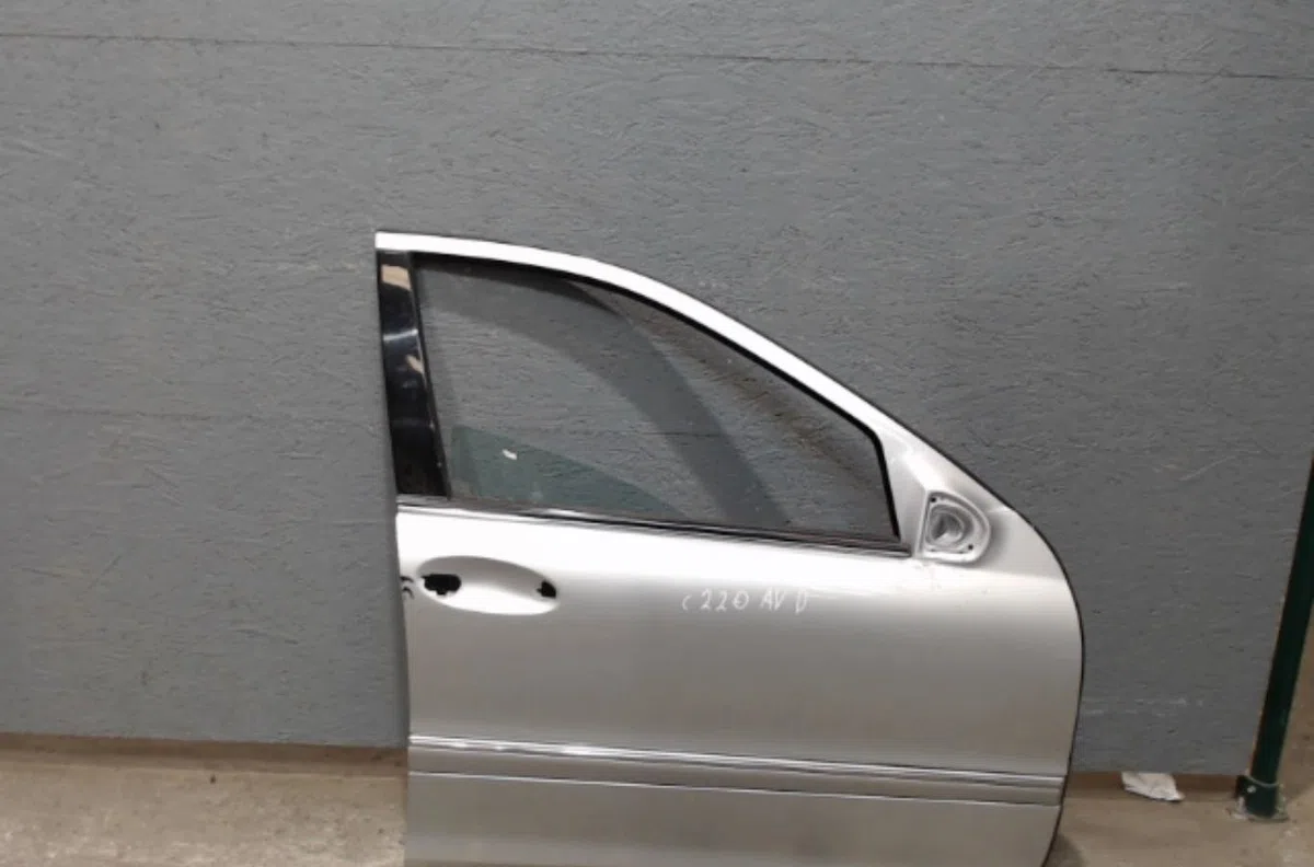 Porte avant droite MERCEDES CLASSE C 203  CLASSE C 203 PHASE 2 occasion