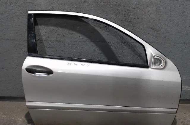Porte avant droite MERCEDES CLASSE C 203 COUPE SPORT  CLASSE C 203 COUPE SPORT PHASE 1 occasion