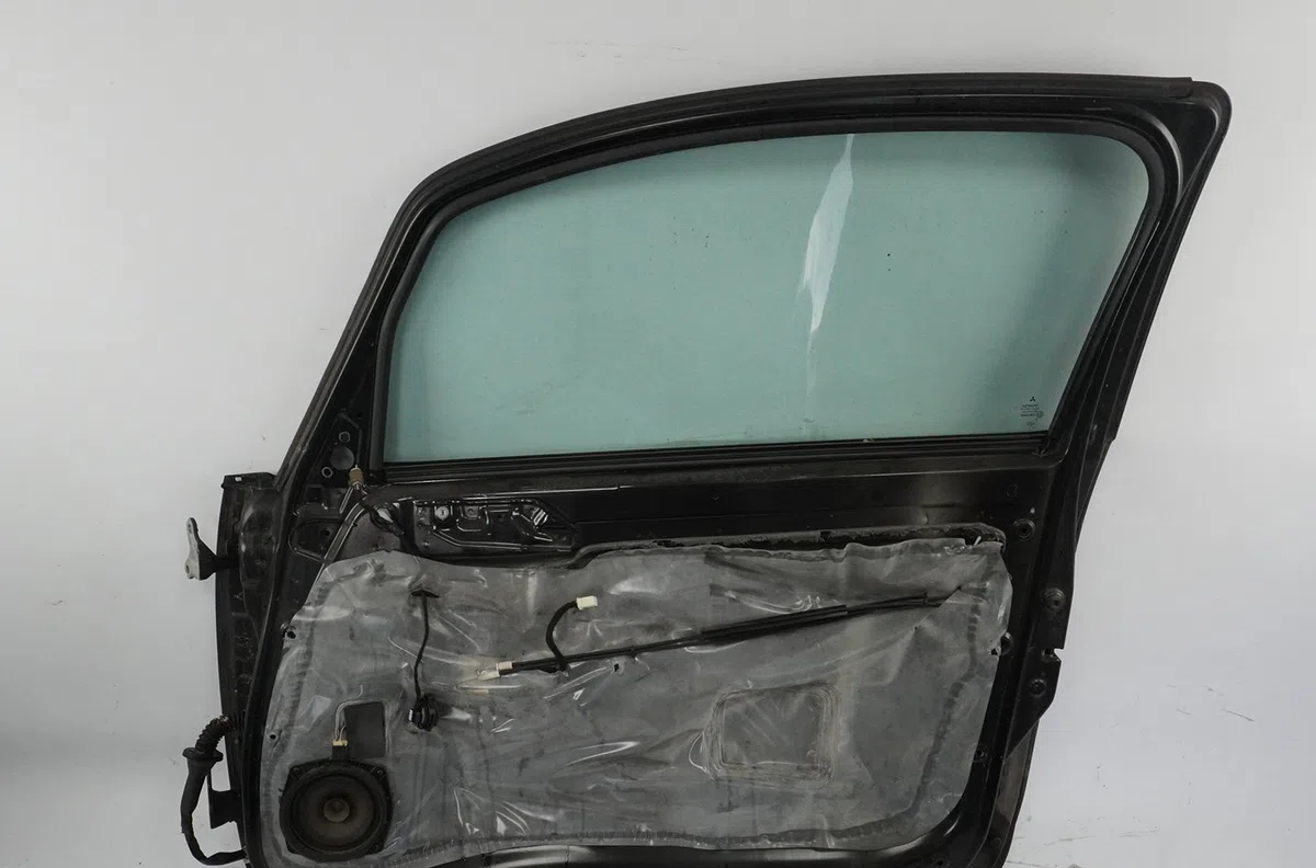 Porte avant droite Mitsubishi COLT VI (Z3_A, Z2_A) 1.3 (z21a) (2004-2012) occasion