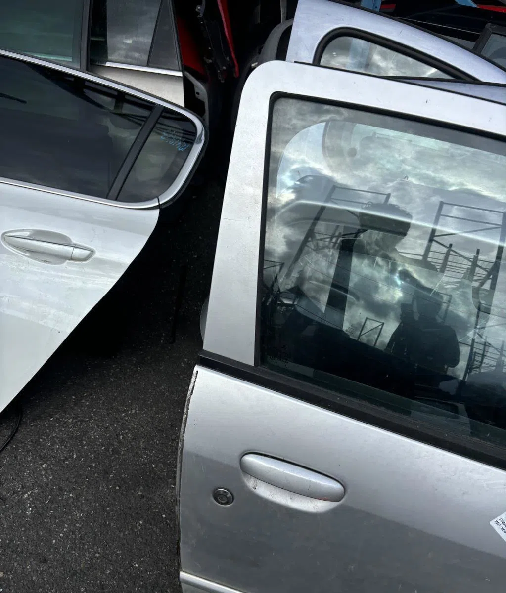 Porte avant droite Mitsubishi COLT VI (Z3_A, Z2_A) 1.5 di-d (z38a) (2004-2012) occasion