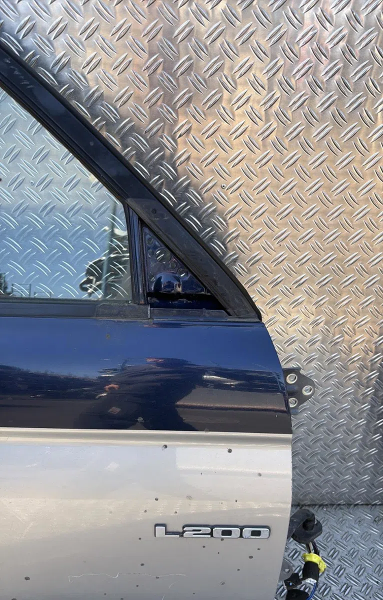 Porte avant droite Mitsubishi L200 (K7_T, K6_T, K5_T) 2.5 td 4wd (k74t) (1996-2007) occasion