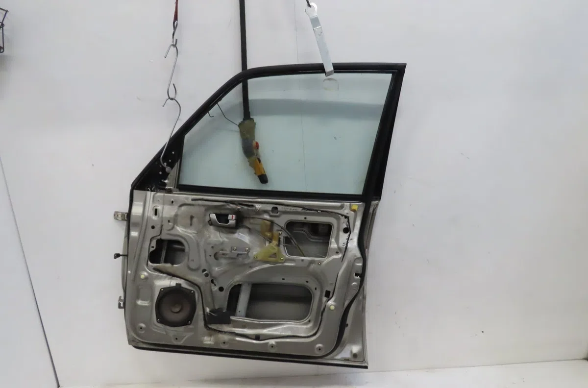 Porte avant droite Mitsubishi PAJERO III (V7_W, V6_W) 3.2 di-d (v68w) (2000-2006) occasion