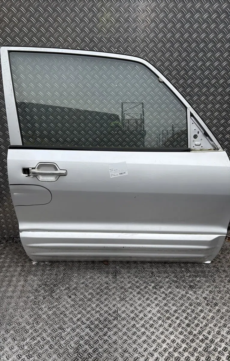 Porte avant droite Mitsubishi PAJERO III (V7_W, V6_W) 3.2 di-d (v68w, v78w) (2000-2006) occasion