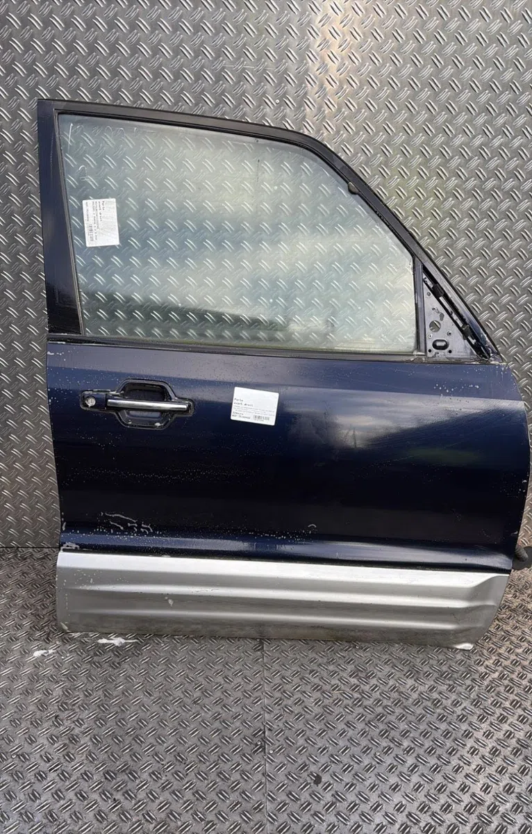 Porte avant droite Mitsubishi PAJERO III (V7_W, V6_W) 3.2 di-d (v68w, v78w) (2000-2006) occasion