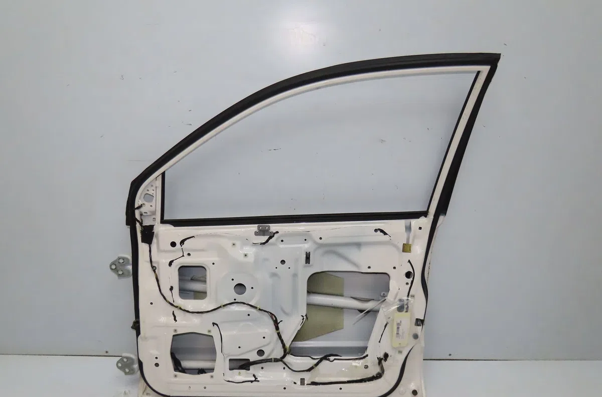 Porte avant droite Mitsubishi SPACE STAR Monospace (DG_A) 1.3 16v (dg1a) (2000-2004) occasion
