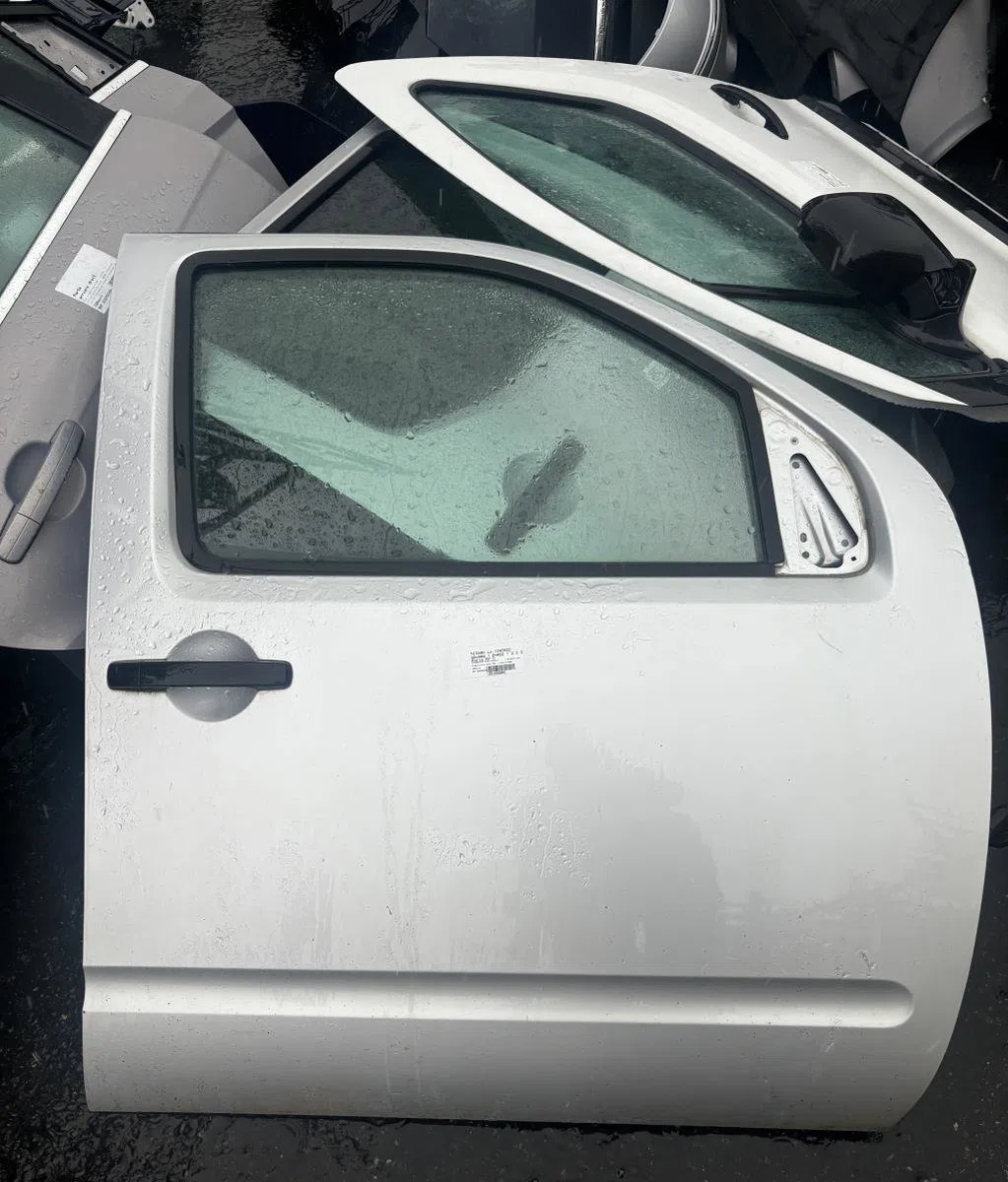 Porte avant droite Nissan NP300 NAVARA (D40) 2.5 dci 4wd (d40tt, d40t, d40m, d40bb) (2009) occasion
